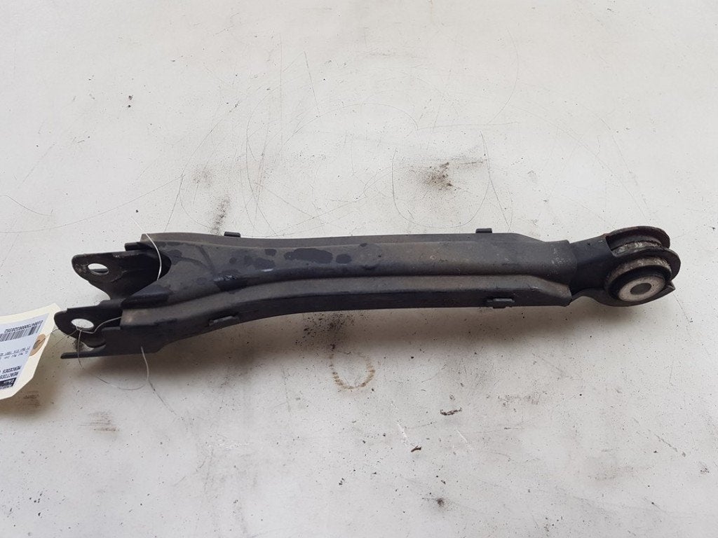BRAS DE SUSPENSION ARRIÈRE GAUCHE Mercedes-Benz C (W205), Dhr. J. Ham, Mercedes-Benz, Administratie@autoham.nl, Utilisé
