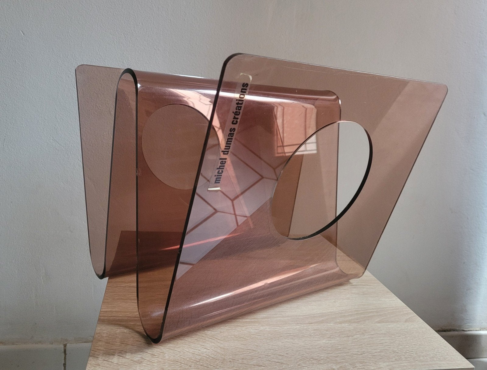 Porte-revues vintage Plexiglas Michel Dumas - Roche Bobois 1