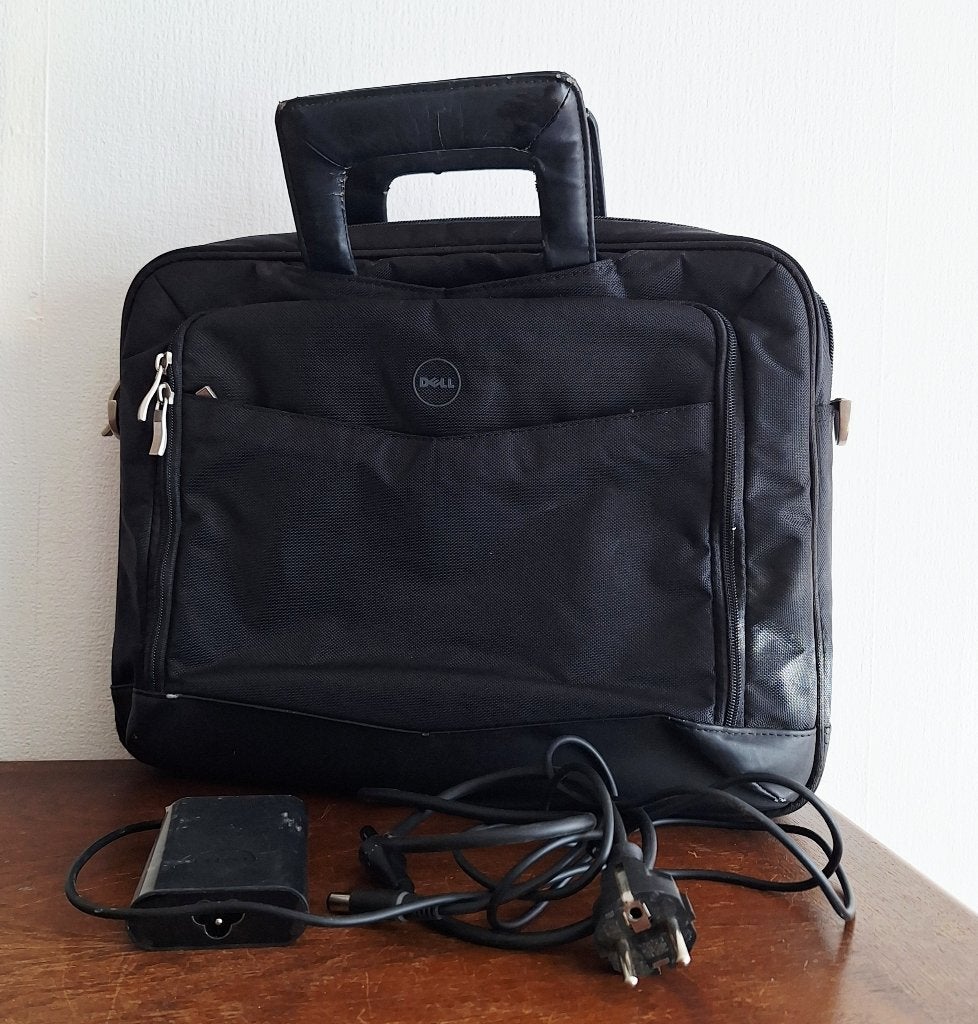 Dell laptop tas en oplader, Computers en Software, Laptoptassen, Gebruikt, 15 inch, Dell, Handvat, Meerdere vakken, Schouderband