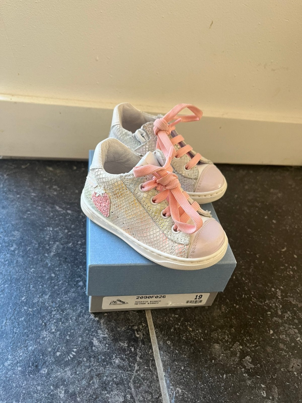 Sneakers, Kinderen en Baby's, Ophalen, Zo goed als nieuw