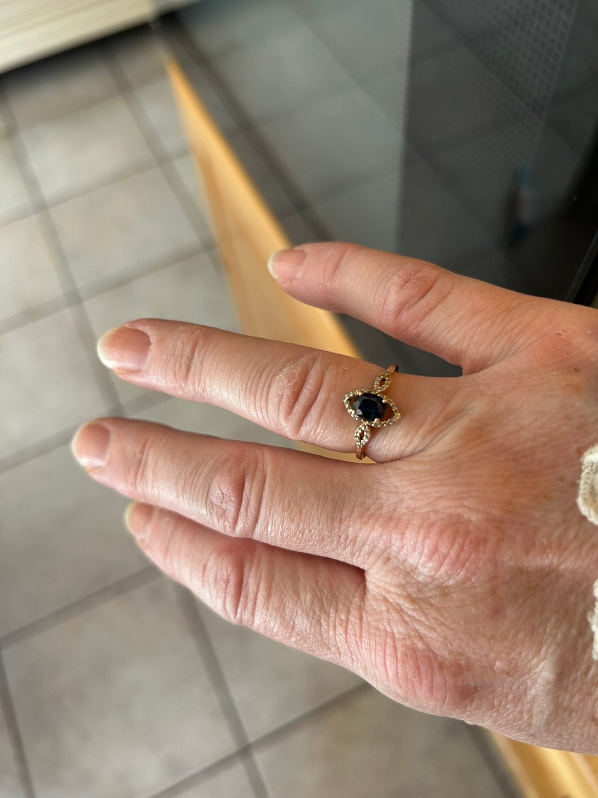Gouden ring 14 krt met saffier en diamantjes(2 ontbrekend), Ophalen