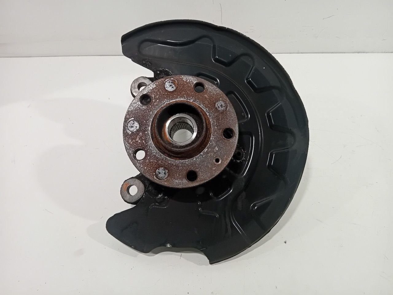 Wielnaaf links voor Volkswagen Golf, Onderdelen@venauto.nl, Van der Ven Autorecycling B.V., Ettenseweg 76, 4706 PB Roosendaal, The Netherlands