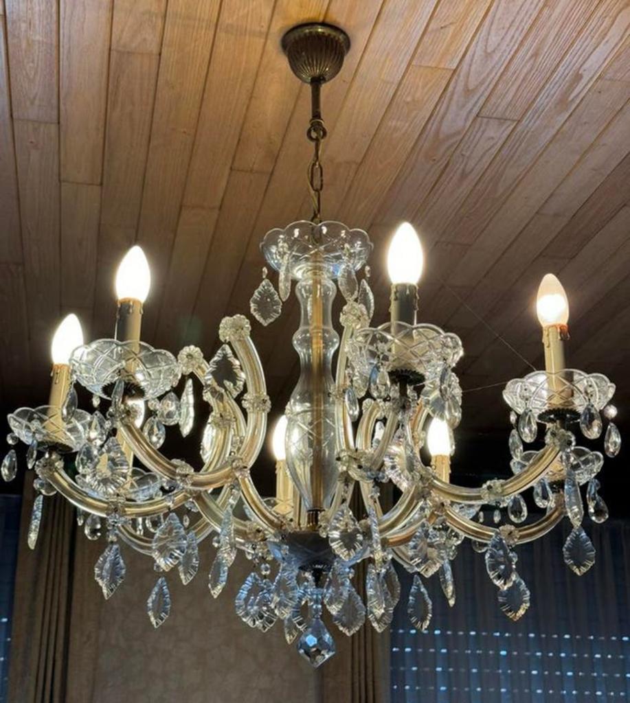 Superbe lustre en cristal, Enlèvement