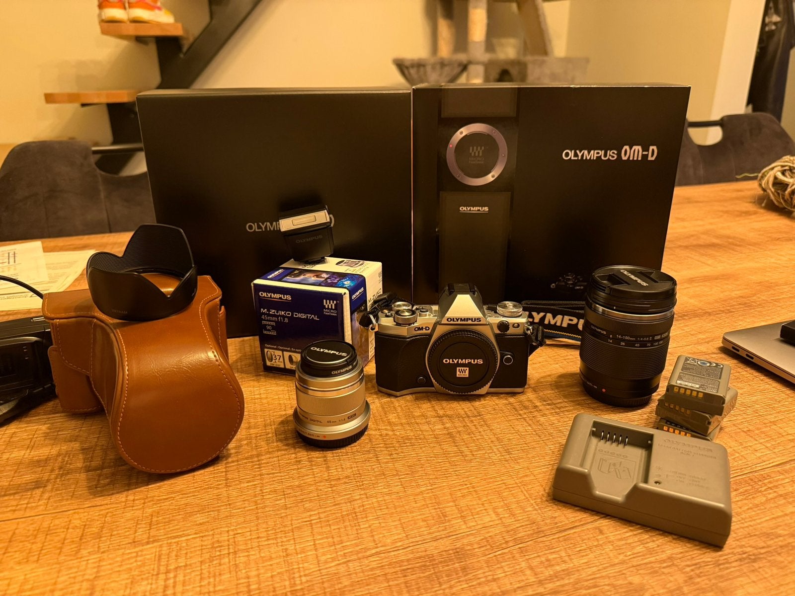 Olympus OM-D E-M5 Mark II + 2 lenzen + accessoires, Ophalen, Zo goed als nieuw, Olympus