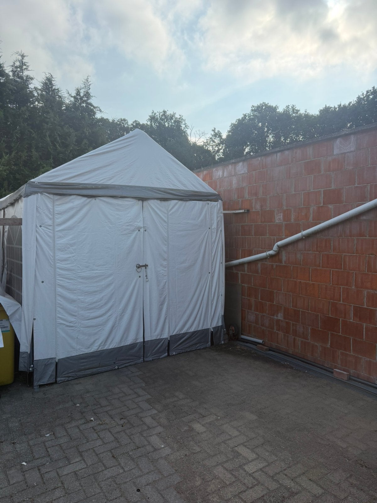 Tent met draaideuren te koop, Ophalen, Gebruikt, 5 tot 8 meter, Minder dan 4 meter