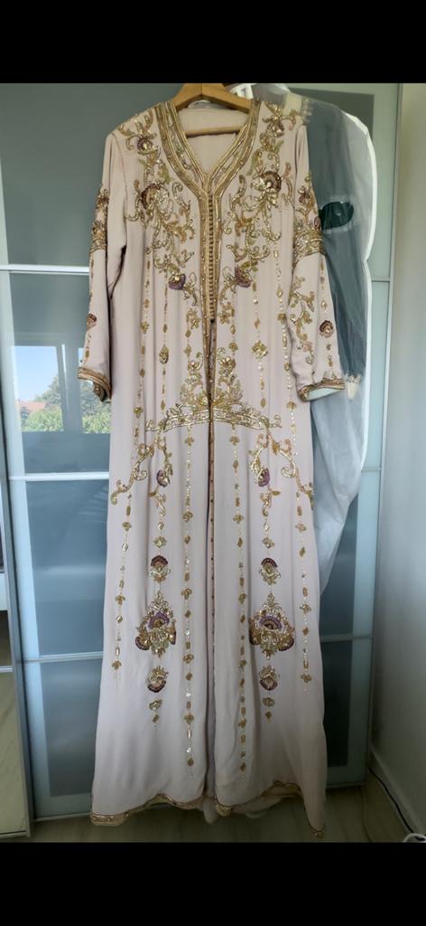 Lebsa tres belle robe traditionnelle, Vêtements | Femmes, Habits de circonstance, Enlèvement ou Envoi, Comme neuf