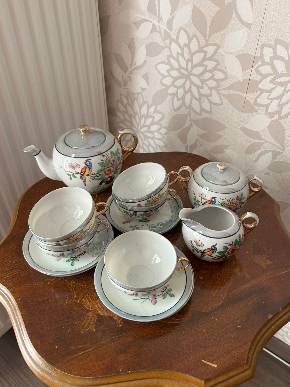 Theeservies (decoratief), Ophalen
