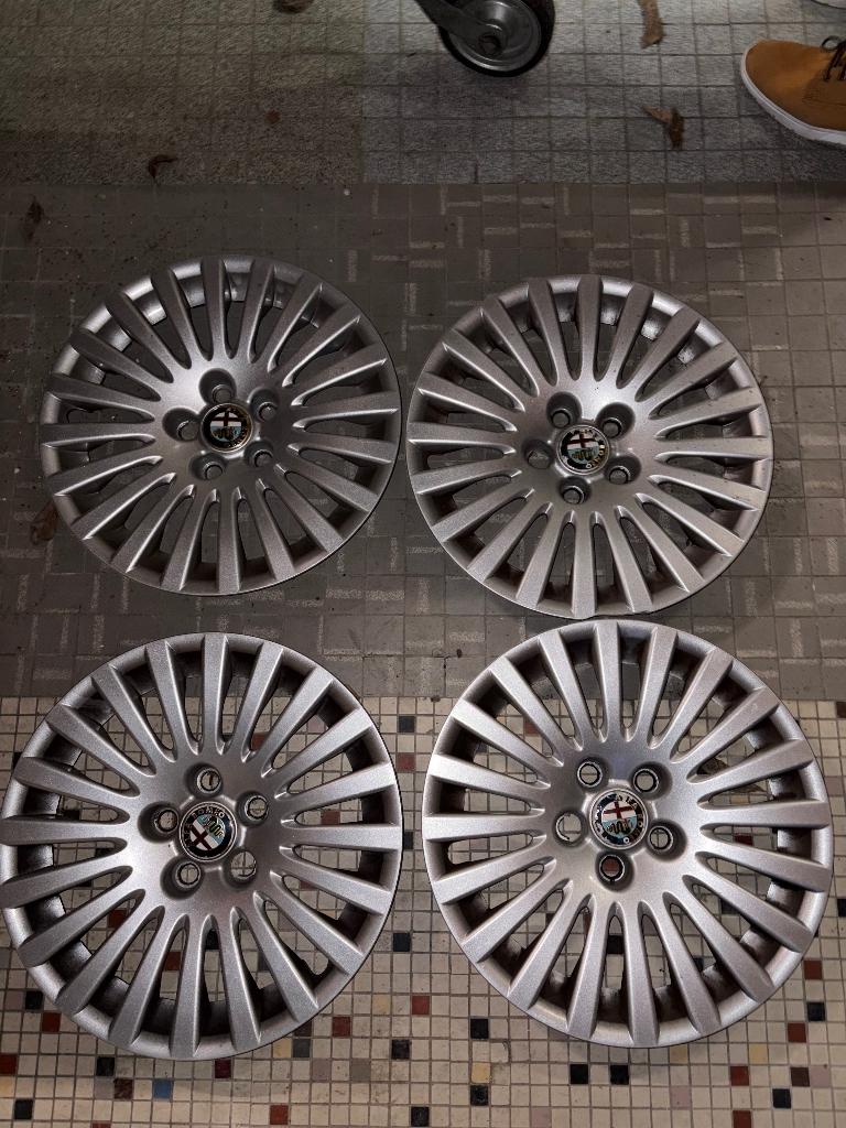 4 enjoliveurs et 4 jantes en tôle R16 pour alfa Romeo 159, Autos : Pièces & Accessoires, Pneus & Jantes, 16 pouces, Enlèvement