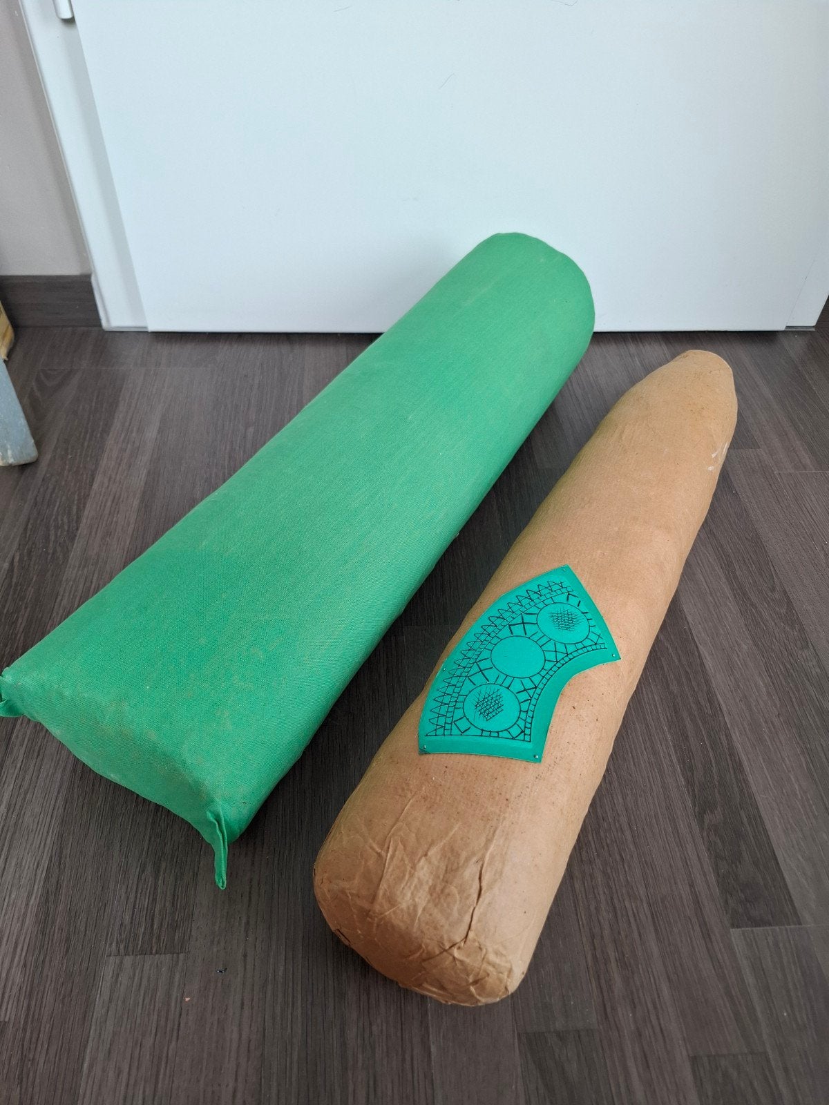 2 kantklos-kussens, Hobby en Vrije tijd, Kantklossen, Ophalen of Verzenden
