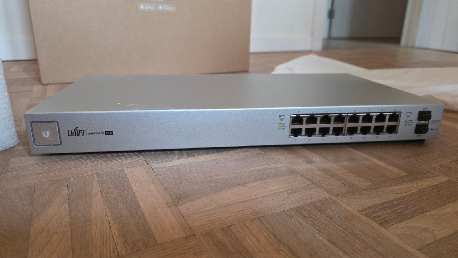 Ubiquiti UniFi Switch 16 150W PoE+ – US-16-150W – 16 poorten, Computers en Software, Netwerk switches, Ophalen, Gebruikt