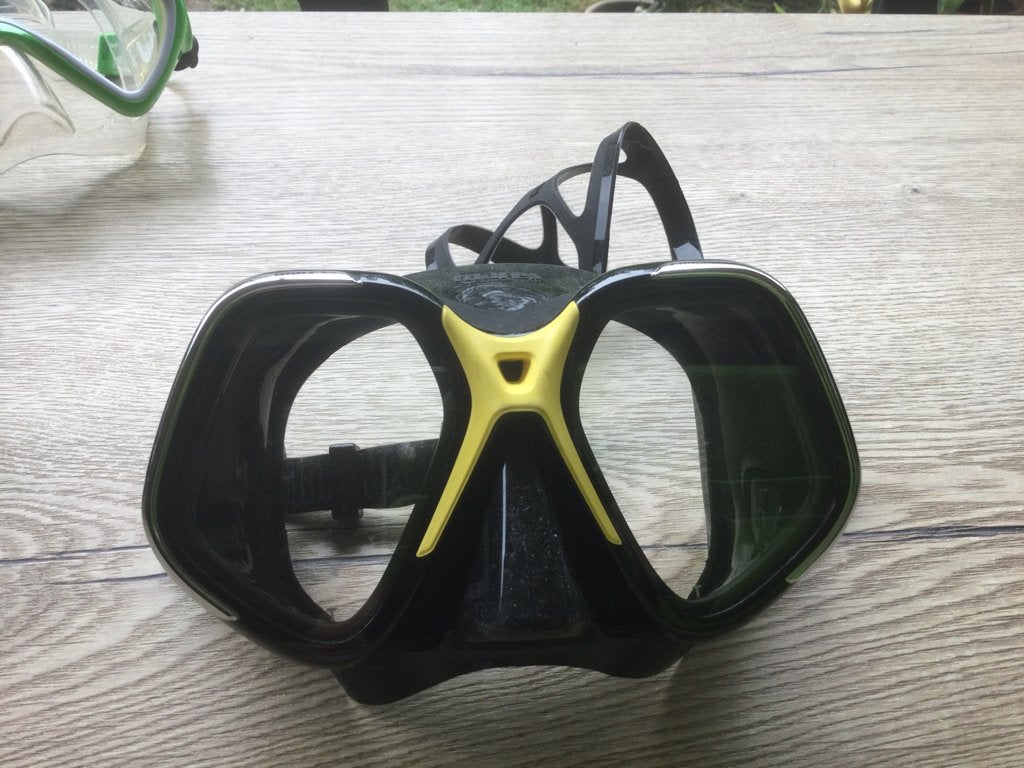 Demo Maskers Mares - Chroma Up Black/Yellow, Ophalen of Verzenden, Zo goed als nieuw, Duikbril of Snorkel