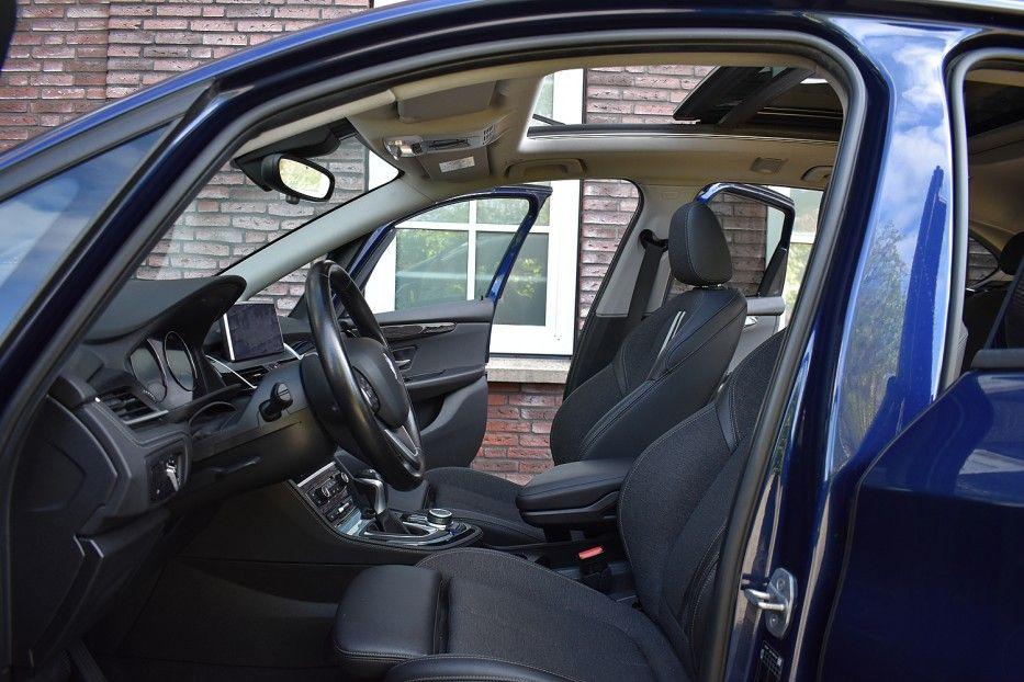 BMW 225 Active Tourer XE - Sport Line /Panodak/sportstoelen/, Auto's, Automaat, Monovolume, Blauw, 2 Reeks Active Tourer