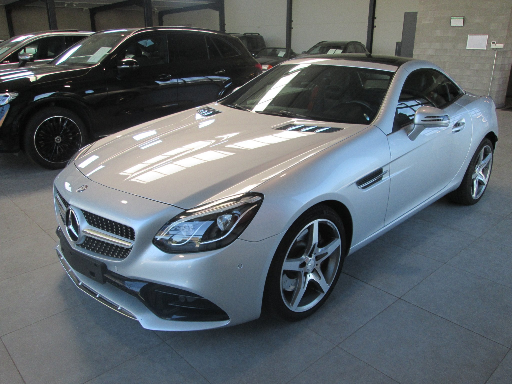 Mercedes-Benz SLC 200 AMG (automatique), Autos, Mercedes-Benz, Cuir, Argent ou Gris, Achat, https://public.car-pass.be/vhr/ce13fa06-377d-4b6e-a652-67bc50f40619