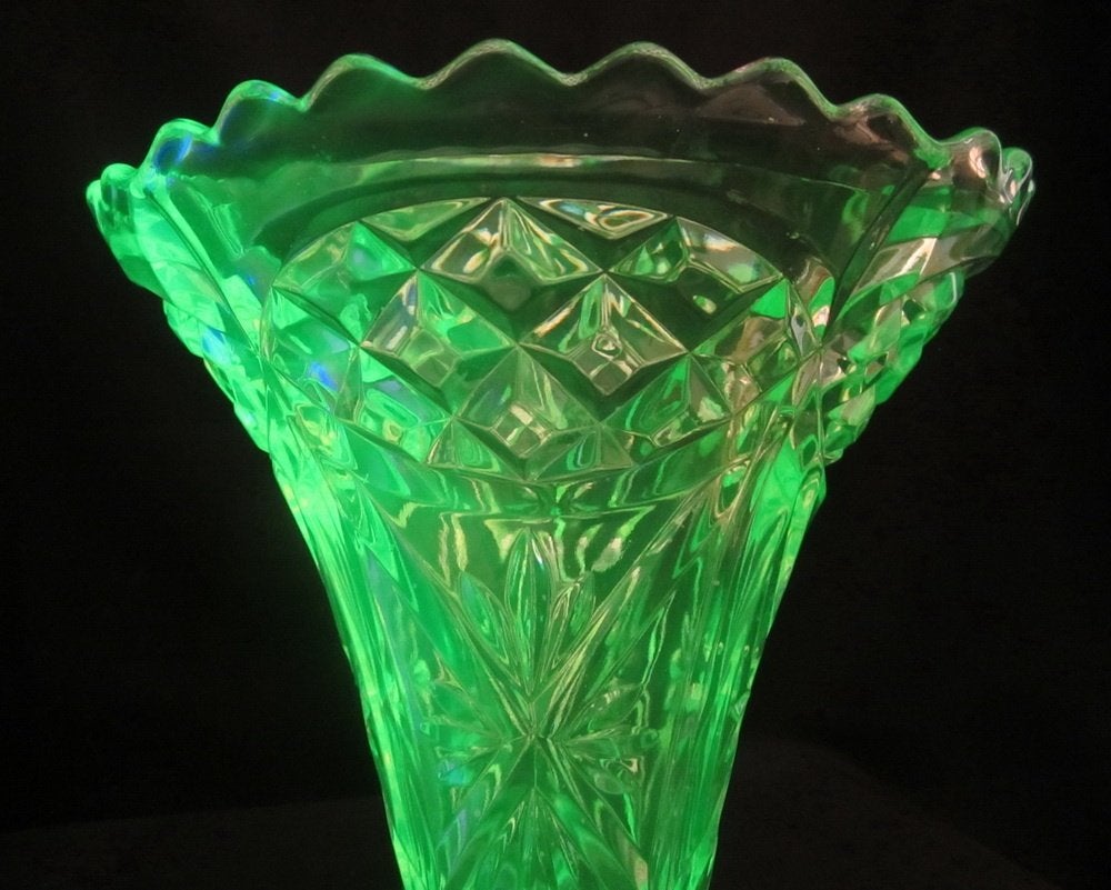 Vase en verre ouraline art déco ancien, Envoi