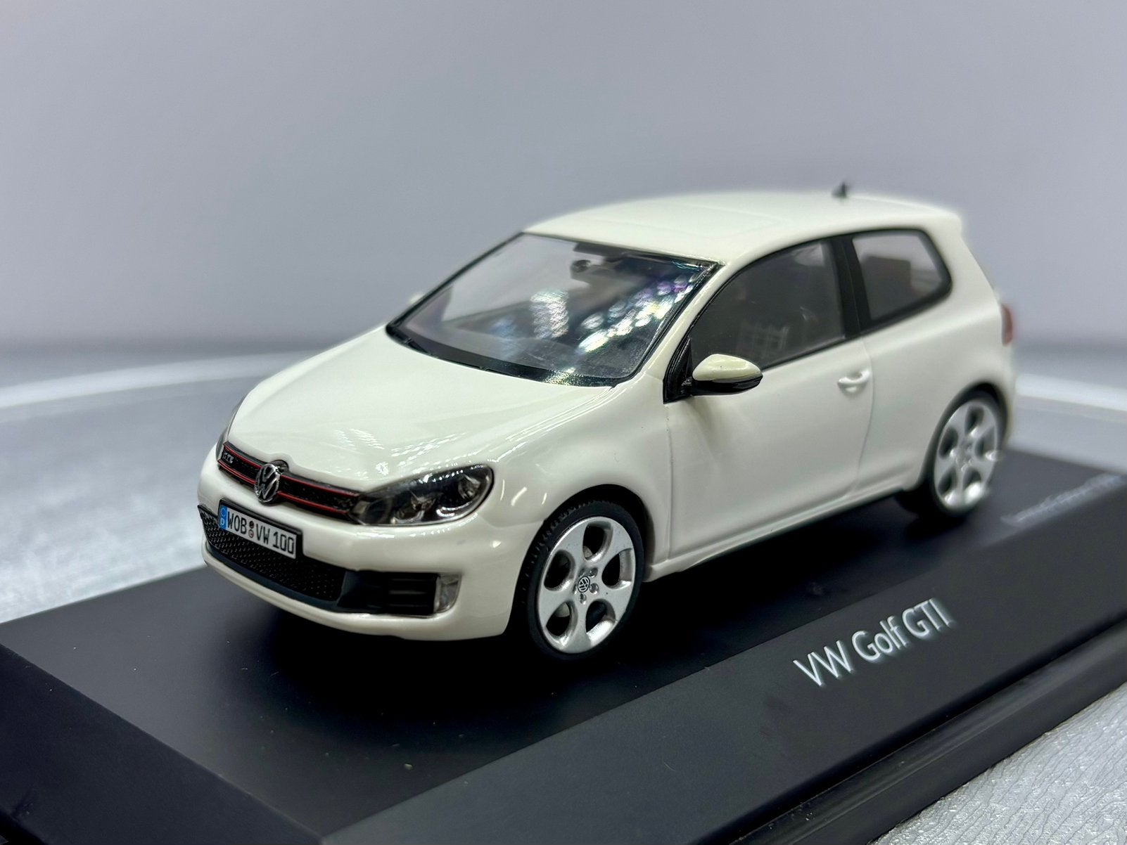 1:43 Volkswagen golf 6 GTI, Hobby en Vrije tijd, Modelauto's | 1:43, Ophalen of Verzenden, Zo goed als nieuw, Schuco