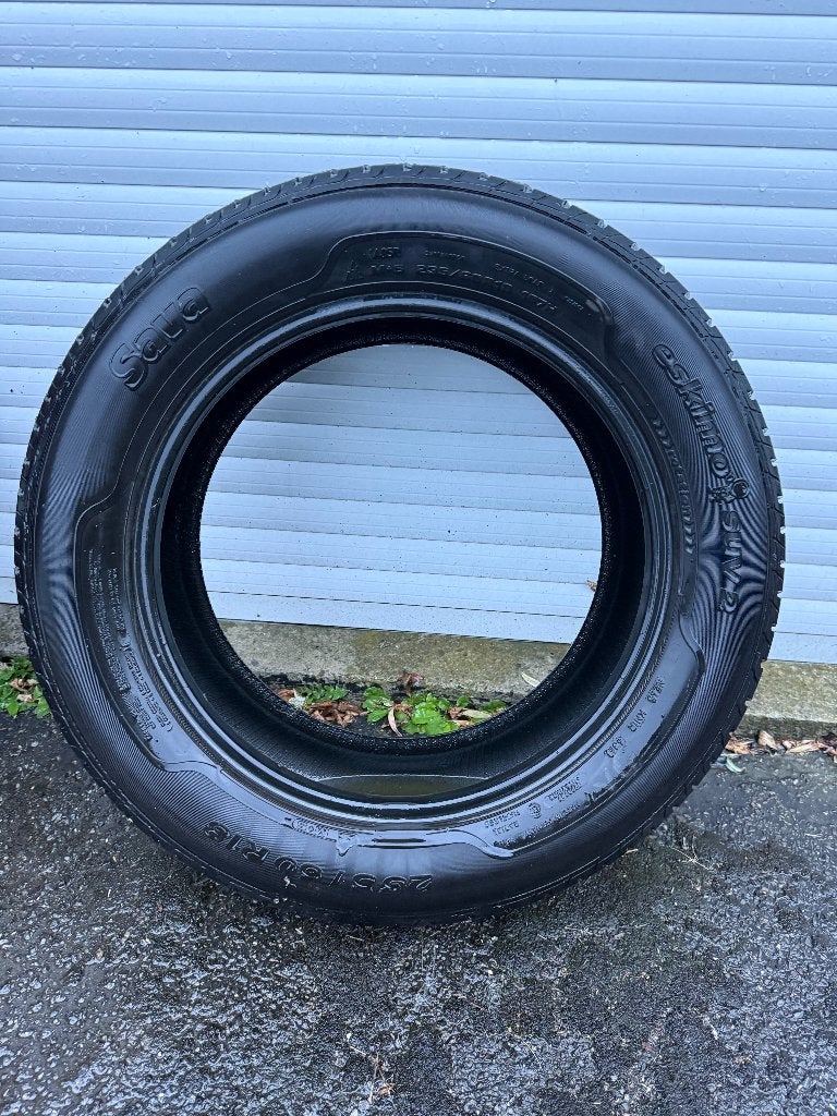 2 pneus hiver 235/60 R18 Range Rover Evoque 2019, Autos : Pièces & Accessoires, Pneus hiver, Enlèvement, Pneu(s), 18 pouces