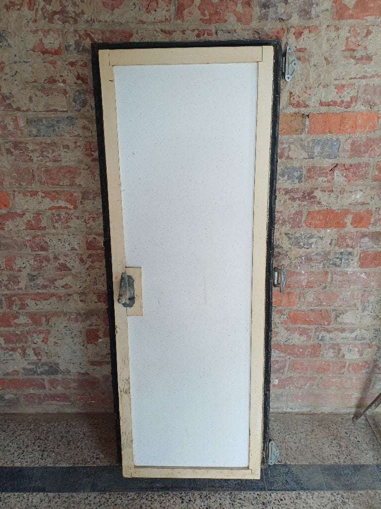 Ancienne porte de chambre froide, Enlèvement, Utilisé