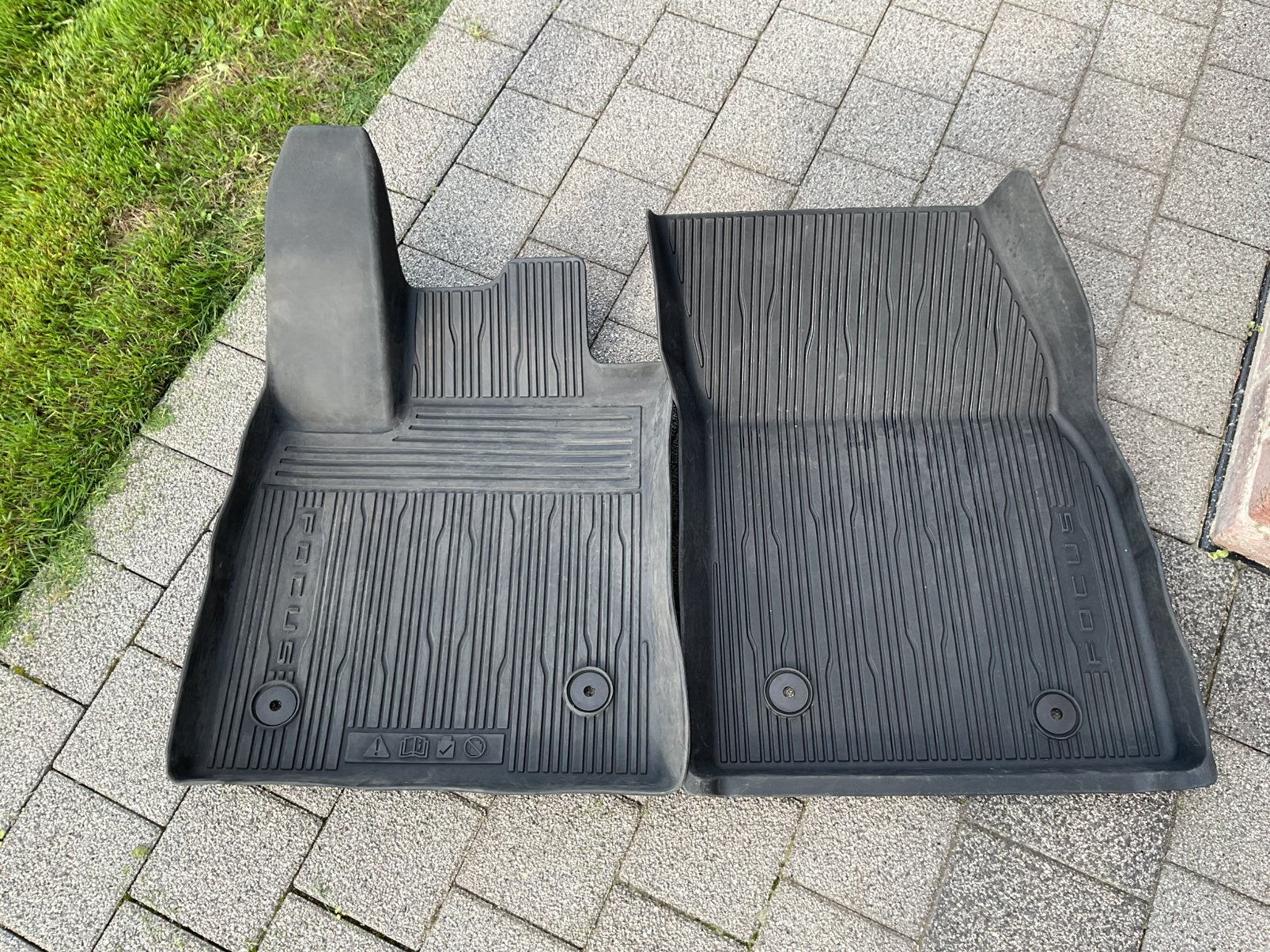 Tapis de sol en caoutchouc d'origine Ford focus, Enlèvement