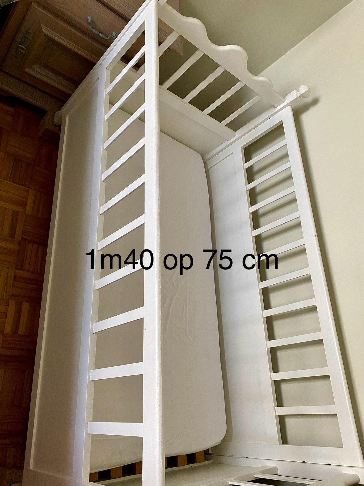 Lit bébé avec matelas, Enlèvement, Comme neuf