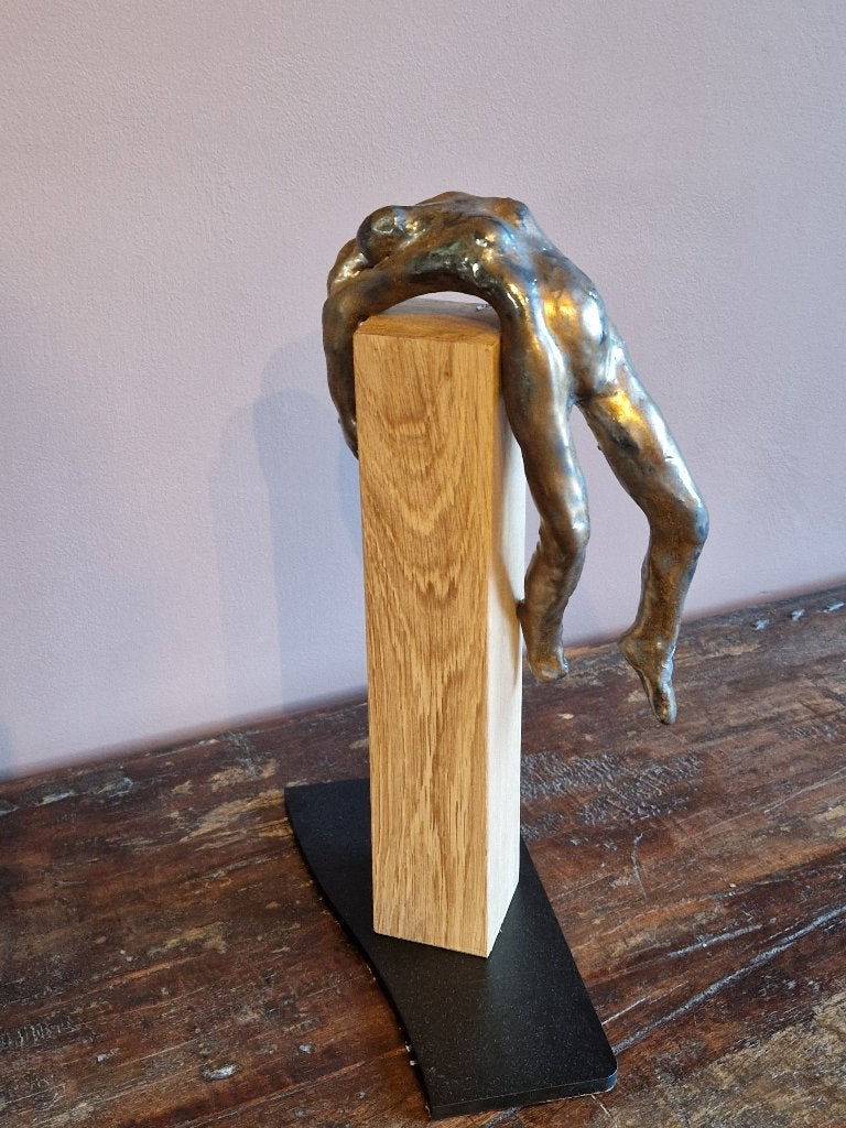Keramische sculptuur Nel Klaassen " Overgave ", Gemerkt, Ophalen of Verzenden, 20 - 50 cm, Steen of Keramiek