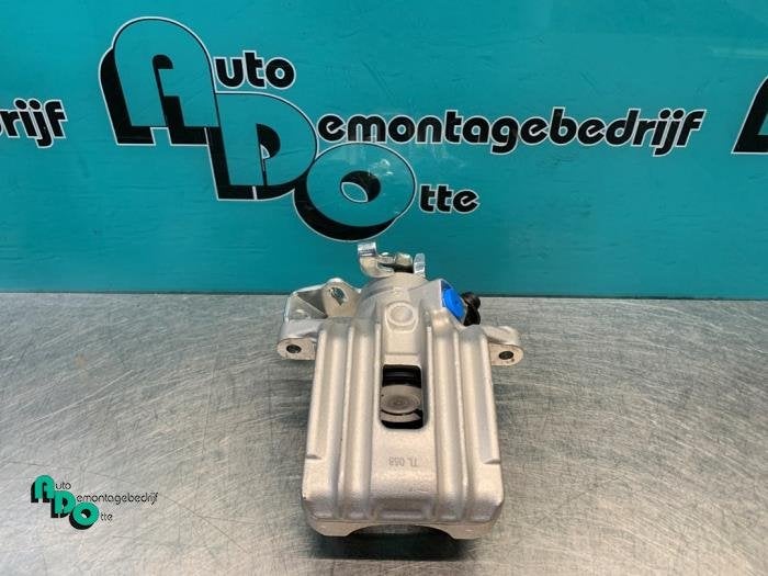 Etrier de frein (pince) arrière droit d'un Volkswagen Golf, Volkswagen, -, 3 mois de garantie, Utilisé