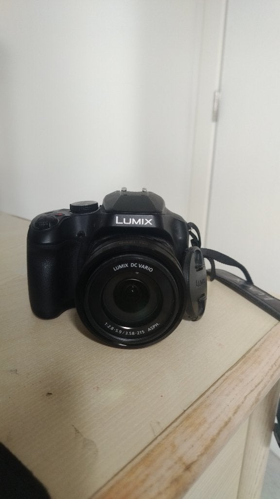 Panasonic Lumix DC-FZ81, 18 mégapixels, Comme neuf, Pare-soleil, 8 fois ou plus