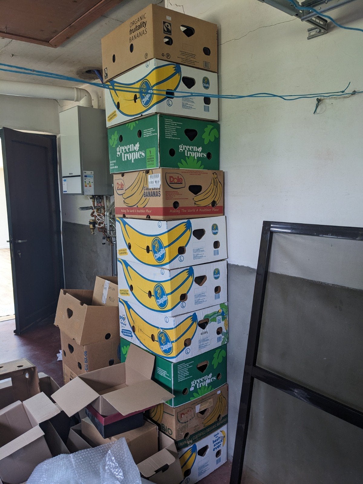 13 bananen dozen + bubbel wrap + allerlei dozen (verhuis), Ophalen
