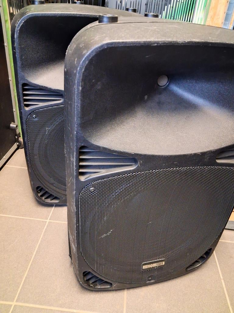 À vendre 2 enceintes actives HQ Power et deux pieds