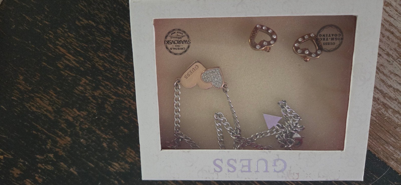 GUESS : Ensemble de bijoux (jamais porté), Enlèvement ou Envoi, Comme neuf, Argent, Avec pendentif