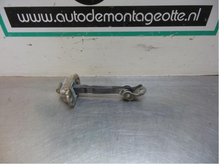 Butée 4portes arrière gauche d'un Nissan Micra (Micra 03-), Autos : Pièces & Accessoires, -, 3 mois de garantie, Utilisé, -