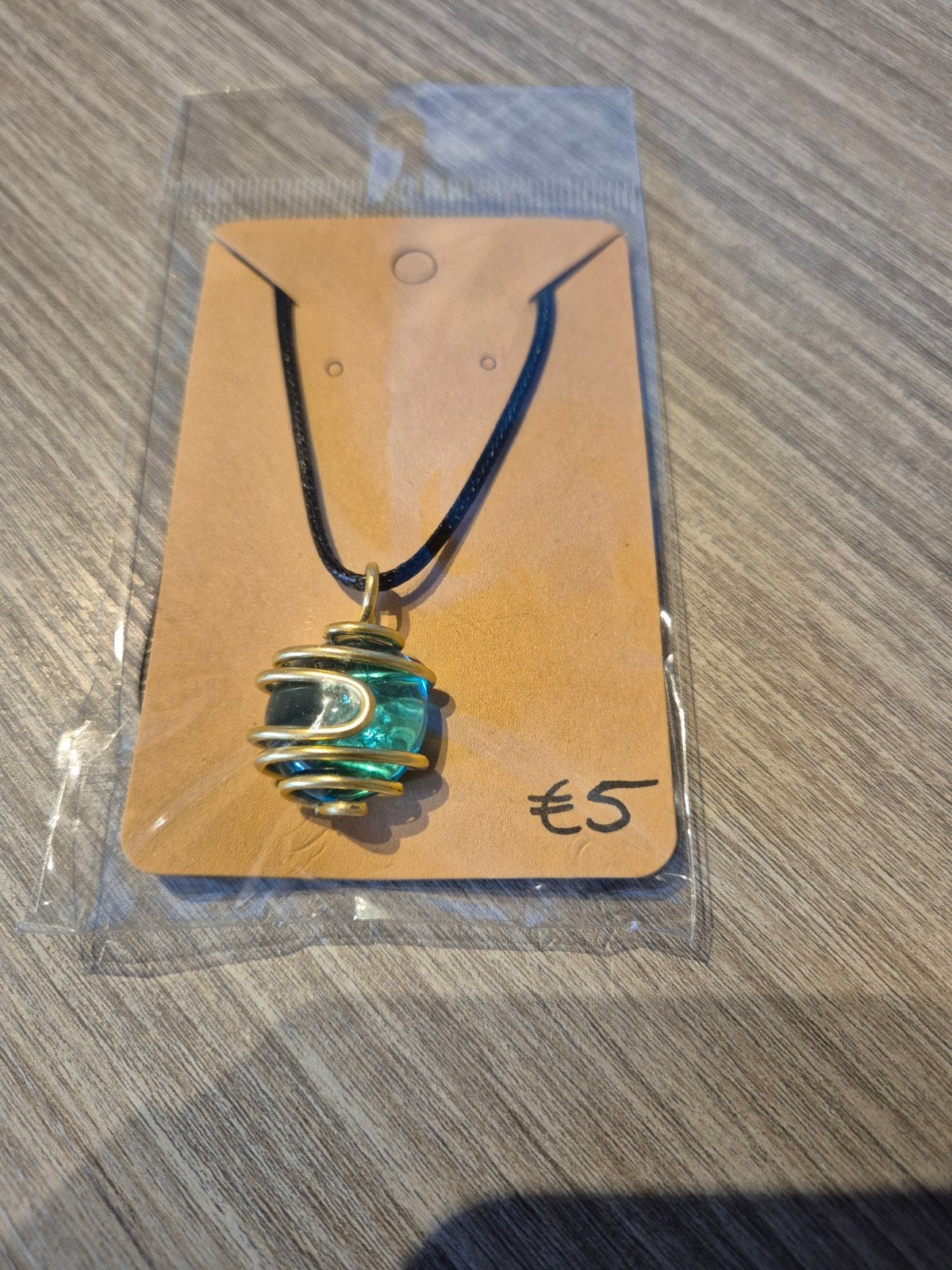 Ketting met hanger, Envoi, Avec pendentif