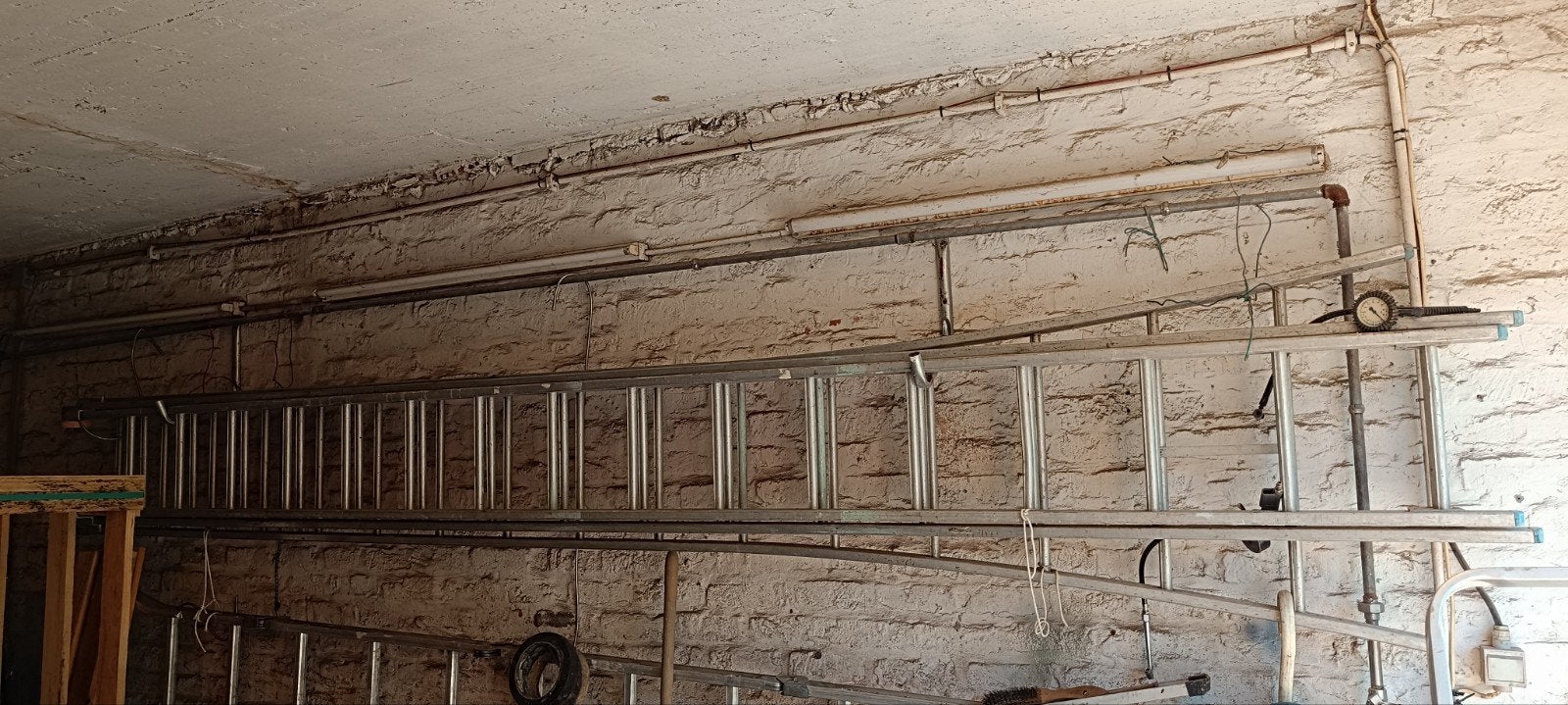 Échelle comportant chacune 16 marches x3. Faites une offre, Bricolage & Construction, Échelles & Escaliers, Enlèvement, Échelle