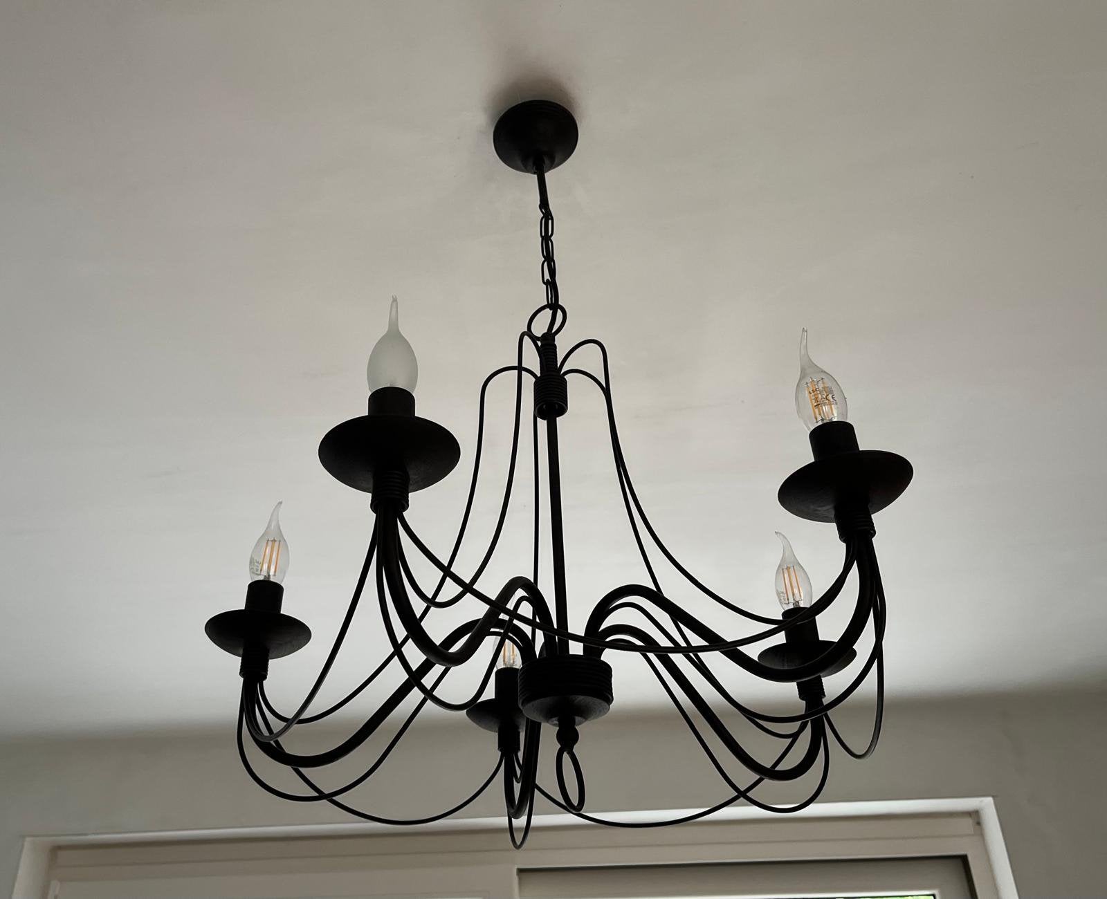 2 x “Zwarte industriële/vintage kroonluchter – 3 & 5-lichts”, Huis en Inrichting, Lampen | Kroonluchters, Ophalen, Zo goed als nieuw