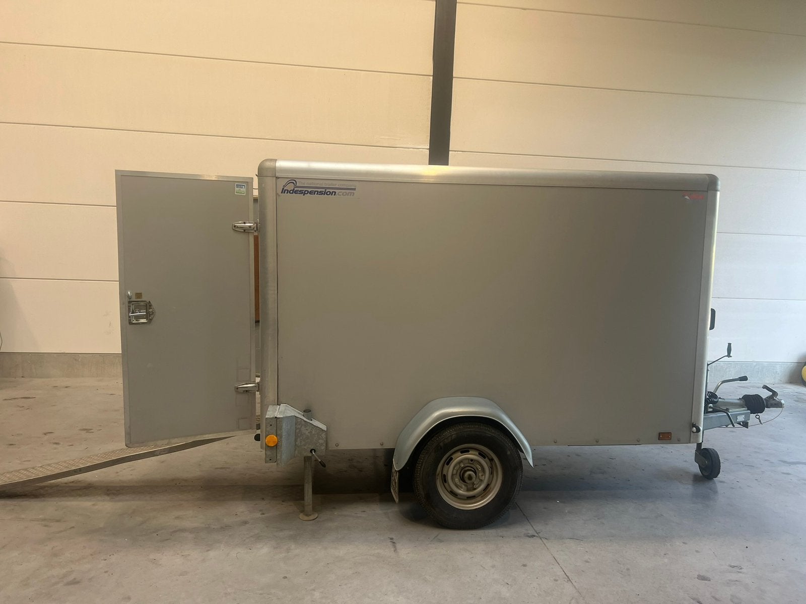 Rijbewijs B gesloten trailer 1500 kg MTM 2012 + oprijramp, Ophalen, Zo goed als nieuw
