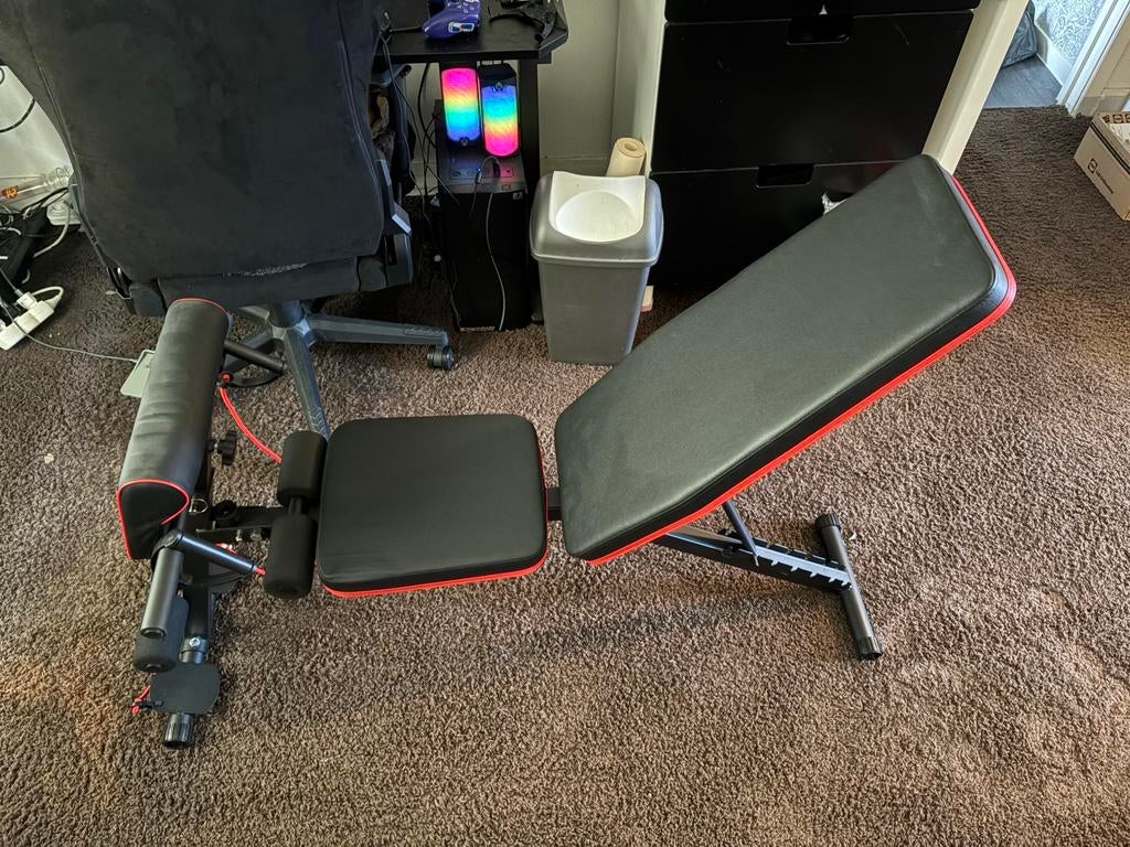 Gewichten set en benchpress, Sport en Fitness, Fitnessmaterialen, Ophalen, Nieuw, Benen, Fitnessbank