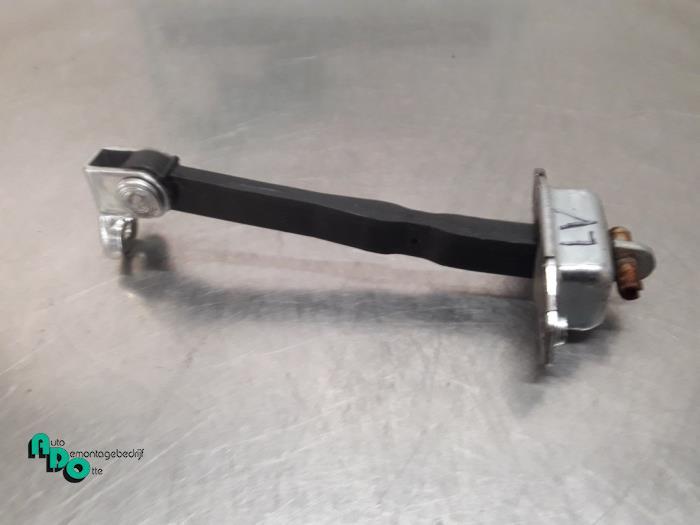 Deurvanger 4Deurs links-voor van een Suzuki SX-4 (SX-4 06-), Gebruikt, -, -, Ophalen of Verzenden