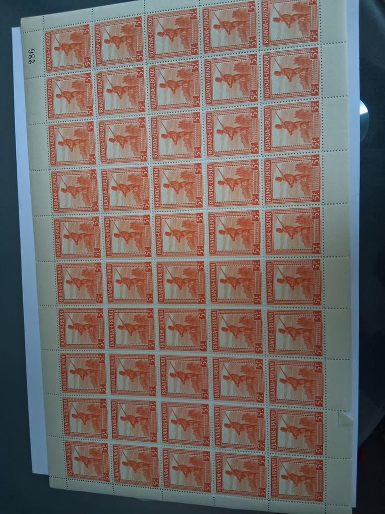 Ruanda Urundi. Soldat arme 1942.6 valeurs.6 Feuillets de 50., Enlèvement ou Envoi