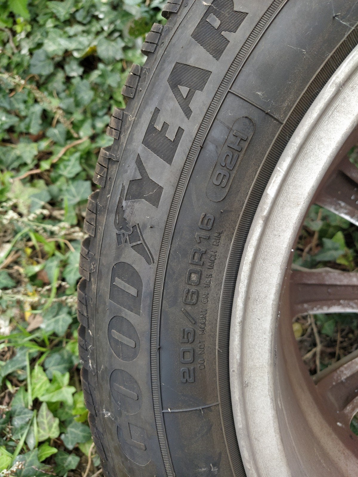 Pneus hiver Goodyear 205 60 16, Autos : Pièces & Accessoires, Enlèvement, Utilisé, Pièces universelles