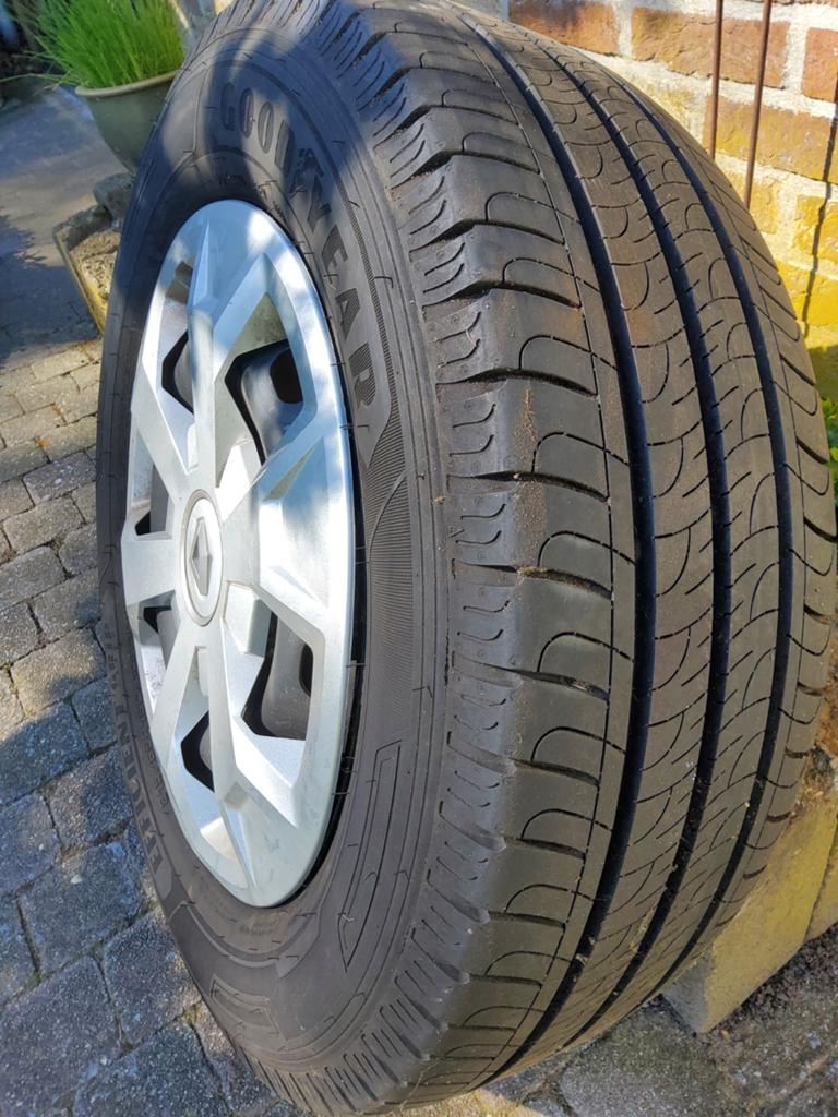 Set van 4 nieuwe banden renault trafic 215/65/r16C 103/104H, Auto-onderdelen, Ophalen, Band(en)
