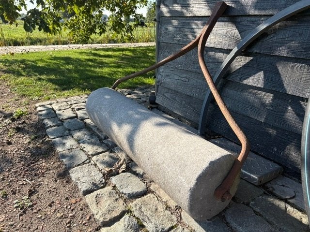 Oude arduinen tuinrol., Enlèvement