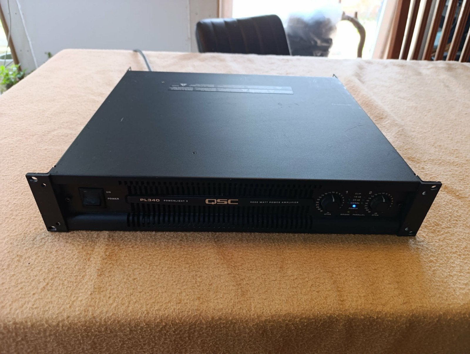 Qsc PL340. Zeer krachtige versterker. 2*2000W, TV, Hi-fi & Vidéo, Enlèvement, Comme neuf