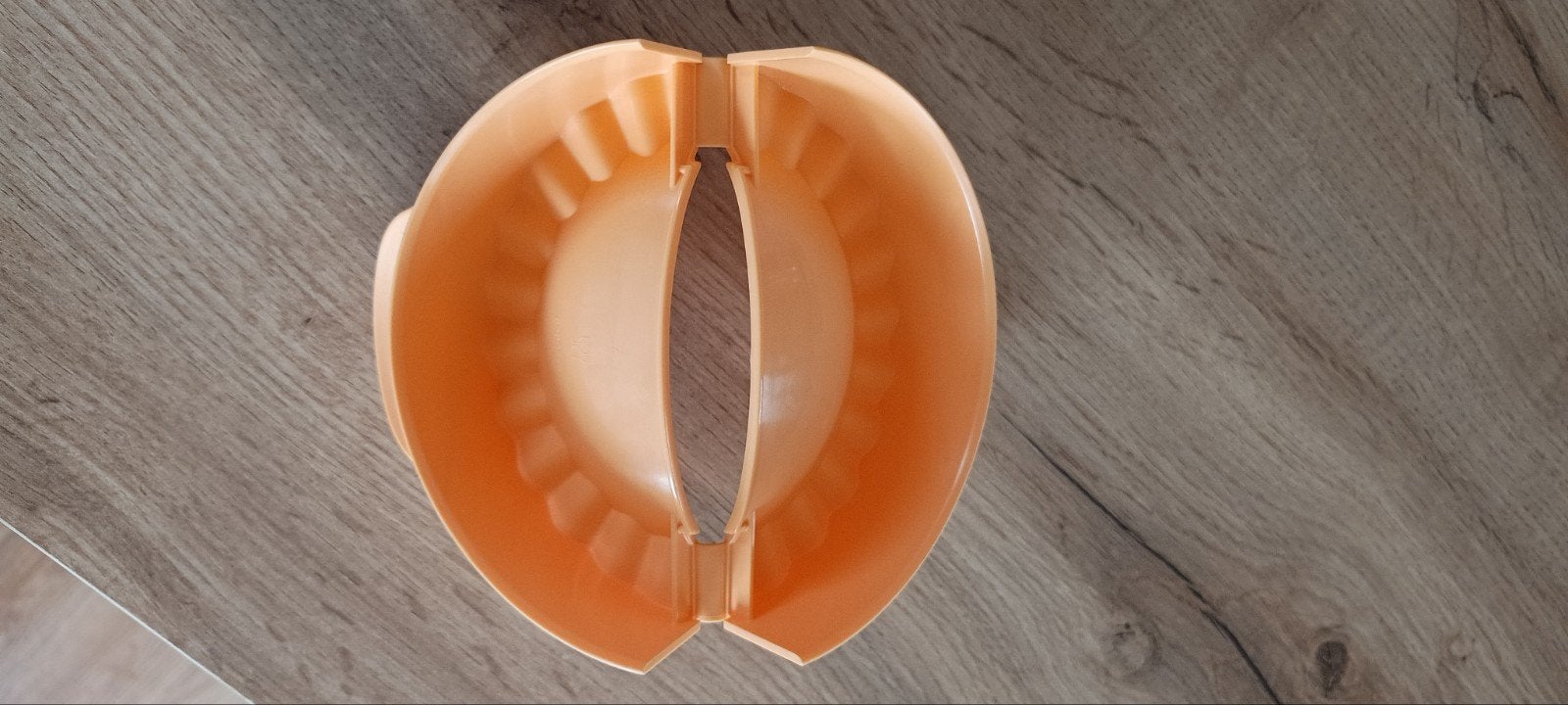 Forme : tupperware, lamelle à pommes, empanada, Enlèvement