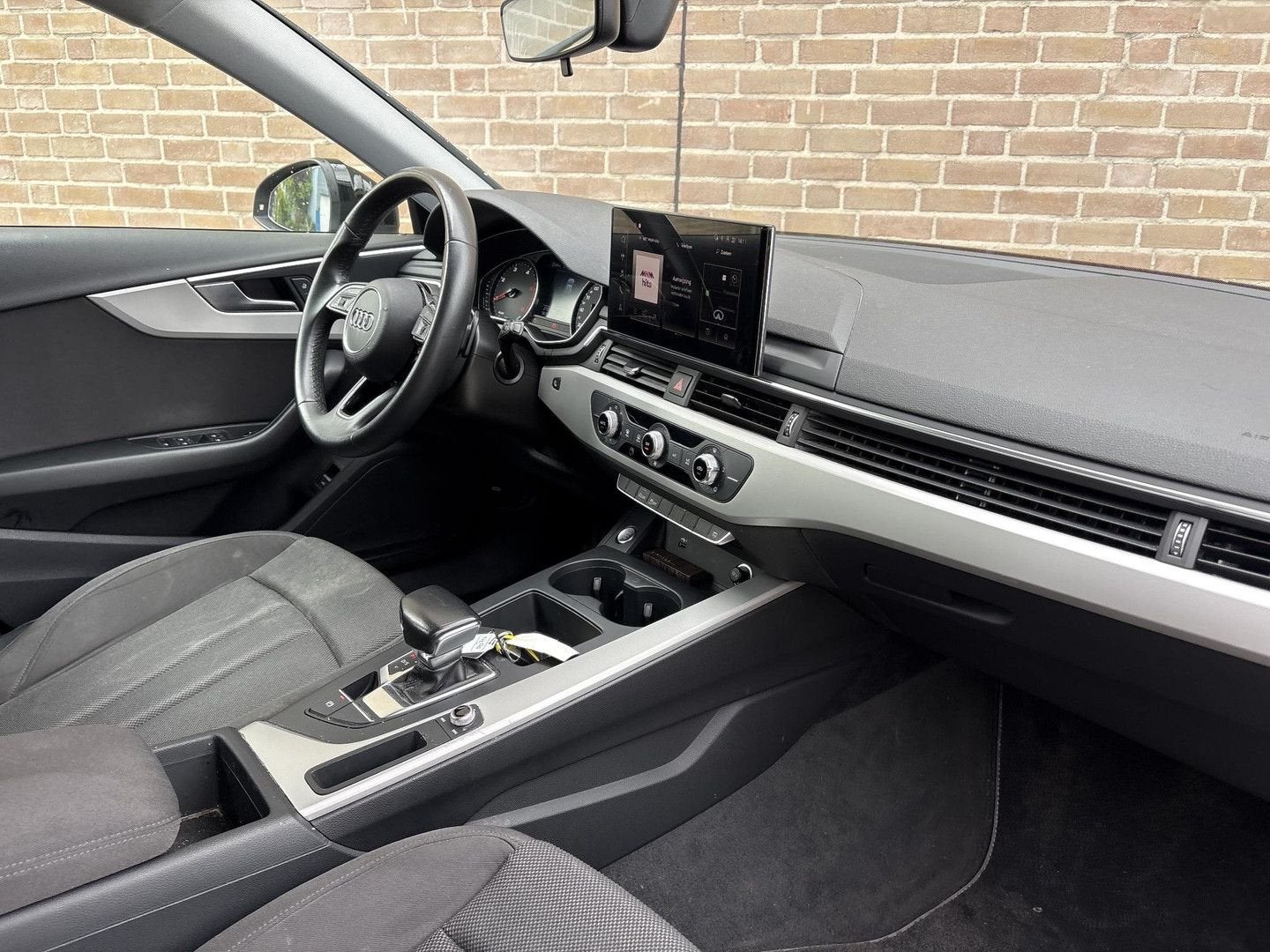 Audi A4 Avant 35 TDI Business Edition | € 11.400,- NETTO! |, Automaat, Emergency brake assist, A4, Zwart