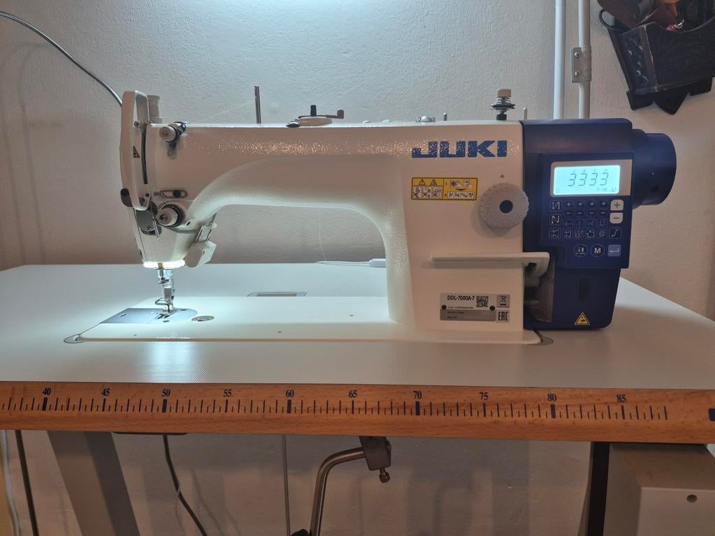 Industriële naaimachine JUKI DDL-7000A-7, Ophalen, Naaimachine