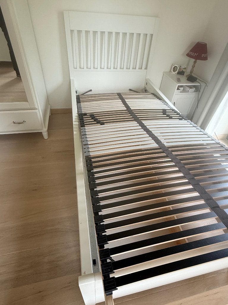 een persoons bed, latoflex, matras, nachtkastje, donsdeken, Ophalen, Eenpersoons, Wit, Zo goed als nieuw