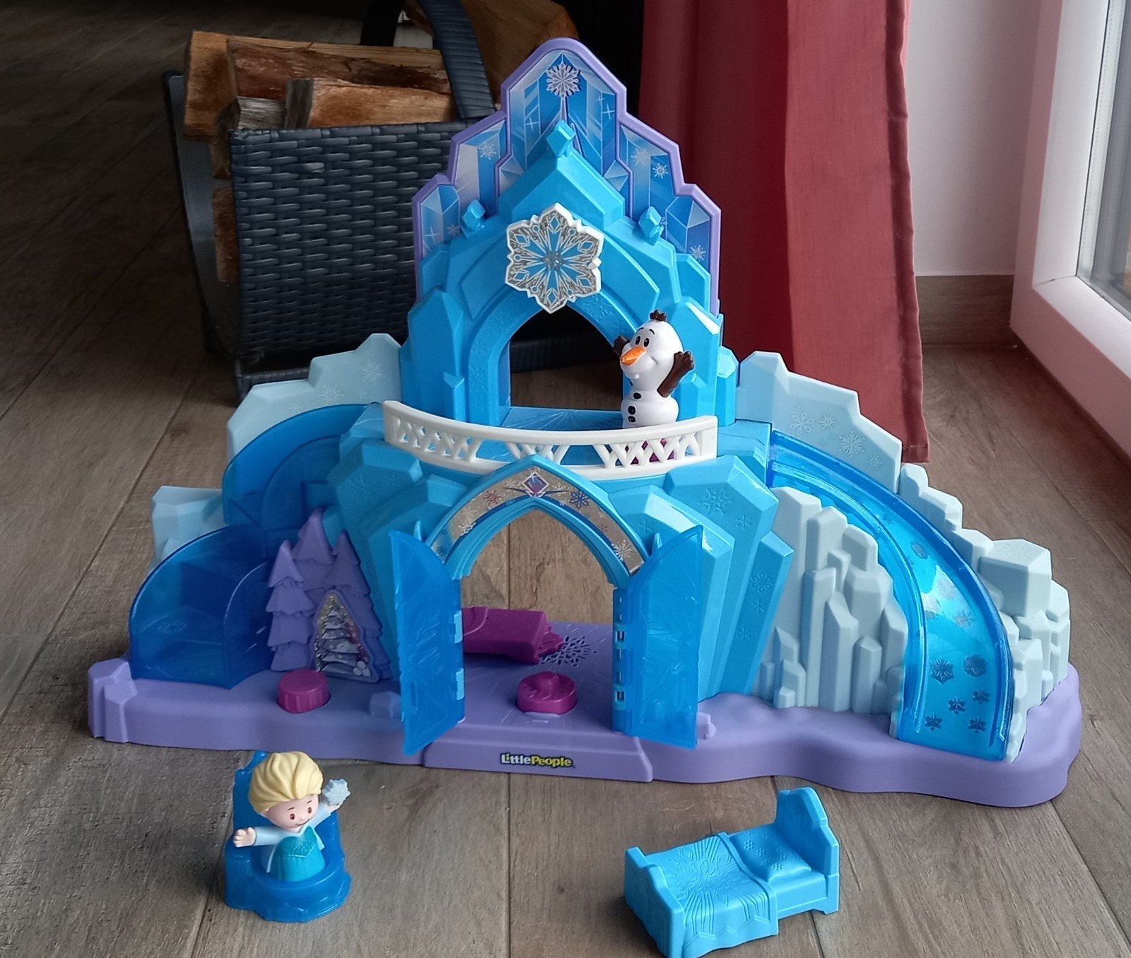 Reine des neiges little people Fisher-Price, Enfants & Bébés, Jouets | Thomas le petit Train, Enlèvement