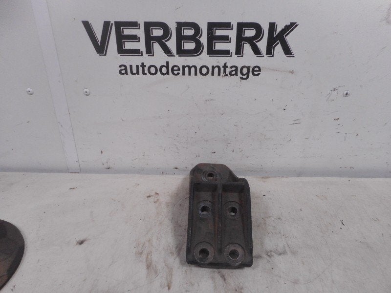 MOTORSTEUN RECHTS Ford Mondeo II (97bb6p096bc), Gebruikt, Henry-Ford-Straße  1
50735  Köln, DE, Ford-Werke GmbH, Kunden@ford.com