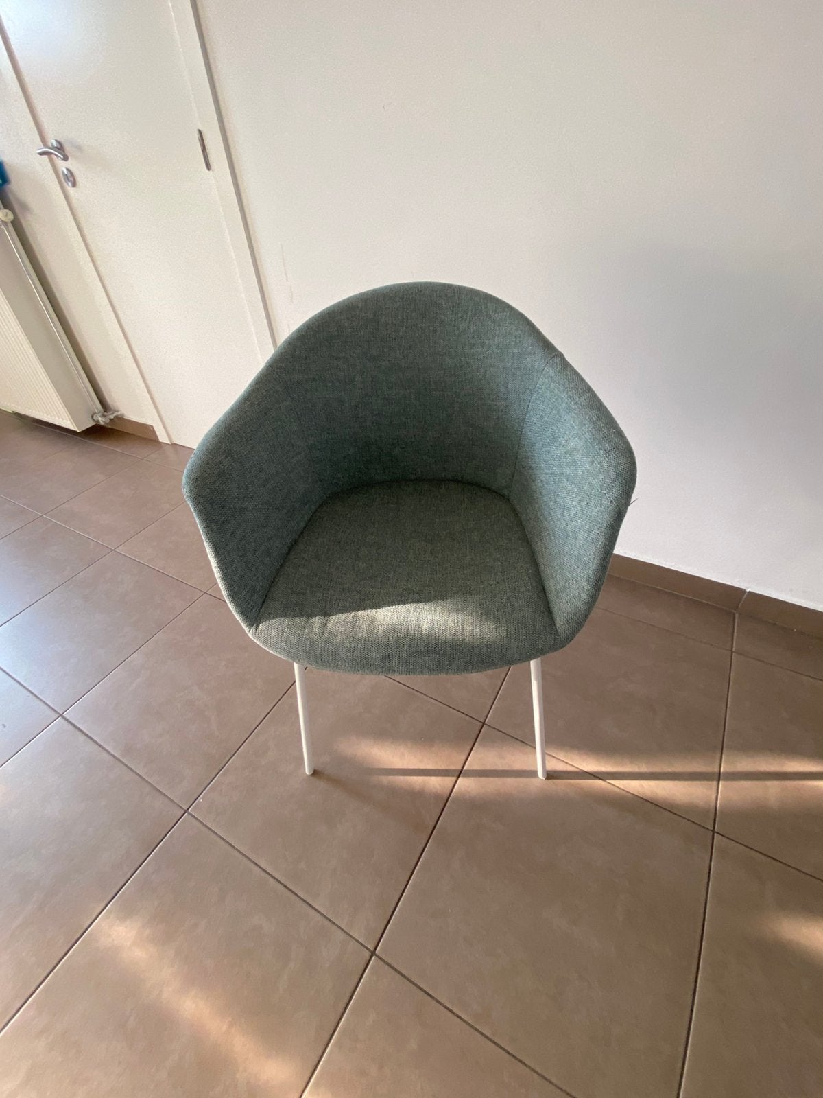 4 groene Nora Otis eetkamerstoelen, Ophalen, Wit, Scandinavisch, Zo goed als nieuw