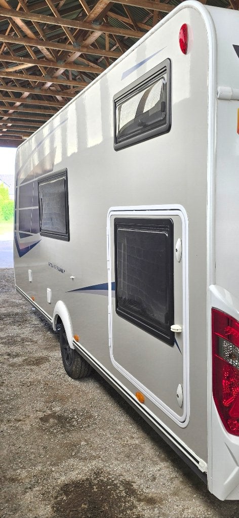 Caravalair artica 496 Family, 6 à 7 mètres, Coin salon convertible, Roue de secours, Particulier
