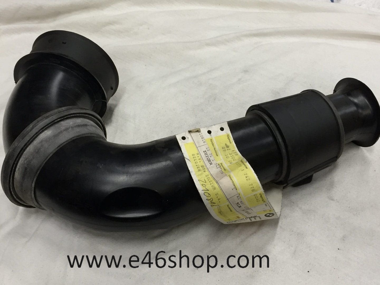 Aanzuigbuis luchtfilterbak BMW E38 750I oe 13711742776 nieuw, -, -, Nieuw, Ophalen of Verzenden